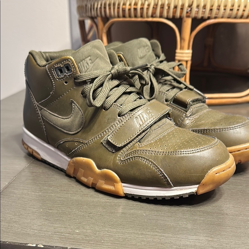 Nike Men's Olive Air trainer 1 mid
